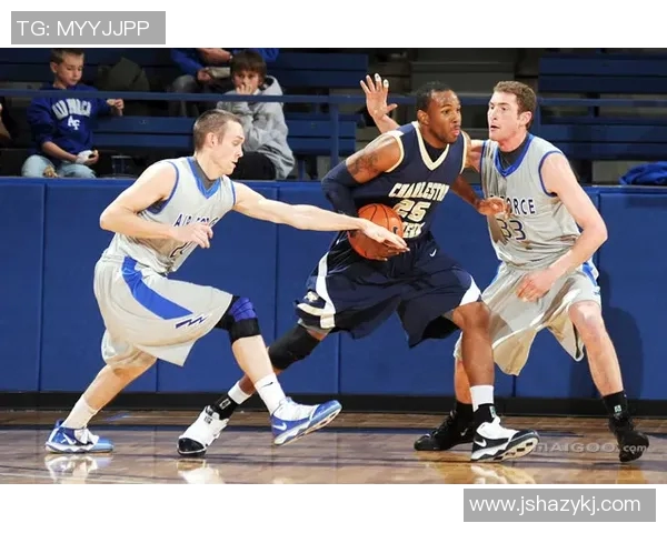 羽毛球装备选购指南：必备护具推荐与使用技巧分享