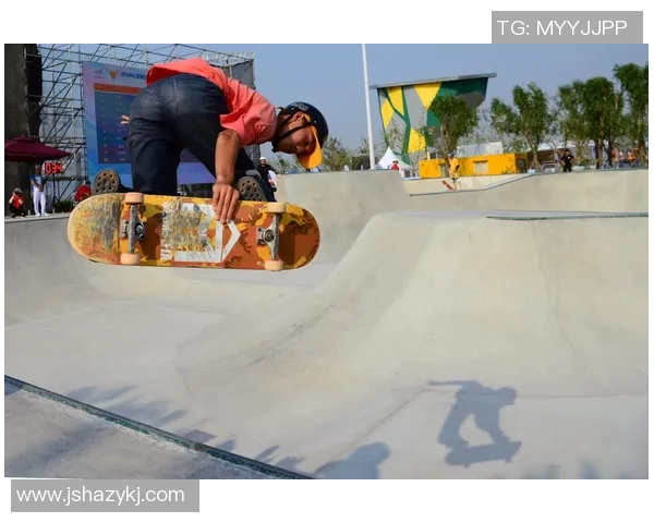 南京滑板队在极限运动会中以85分稳居积分榜首位